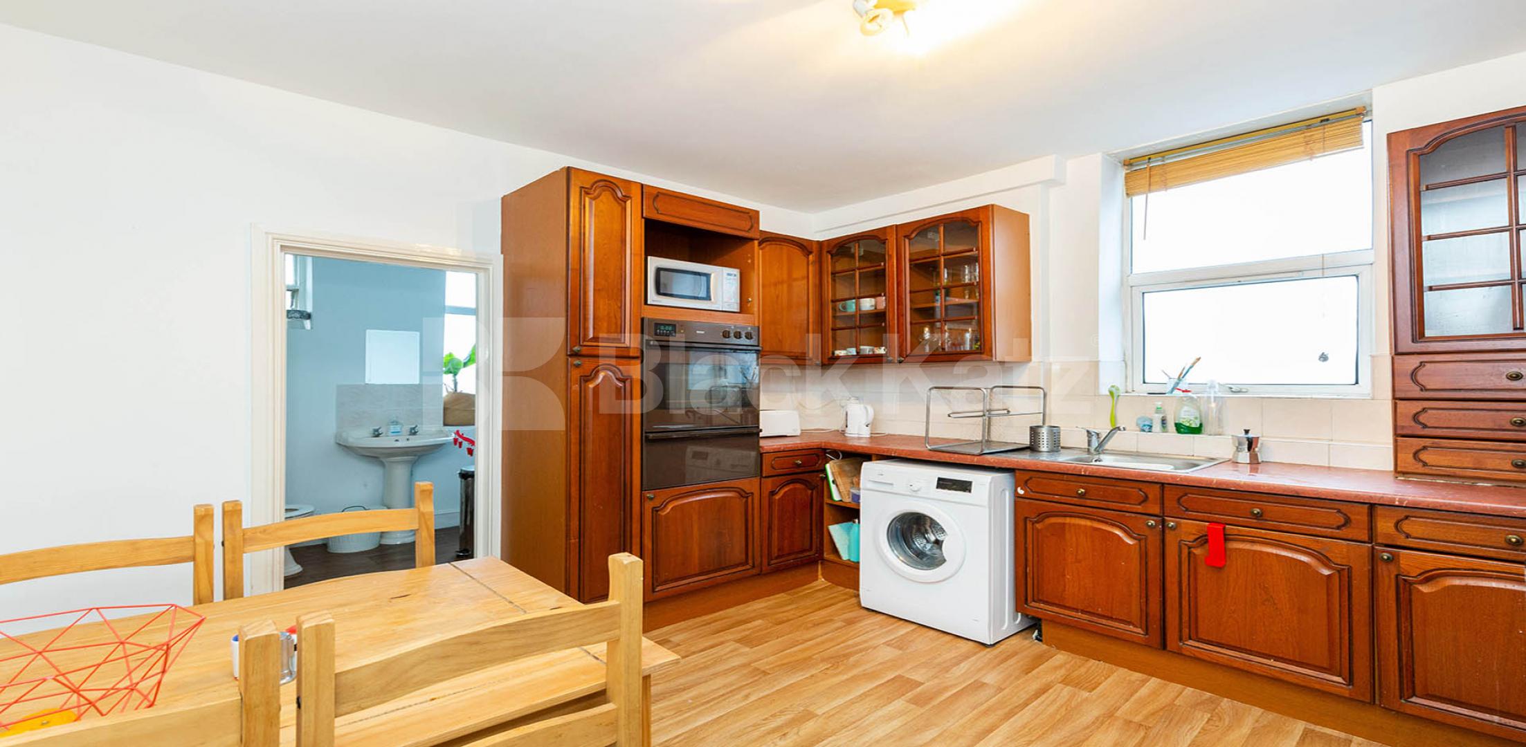 			2 Bedroom, 1 bath, 1 reception Flat			 Tottenham Lane, Crouch End